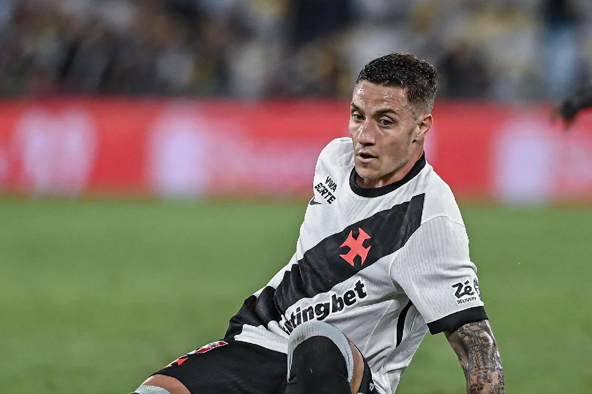 Bruno Duarte tranquiliza torcida do Vasco após desmaio contra o Botafogo