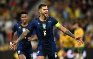 Intocável com Ancelotti, Bruno Guimarães celebra 50 jogos pela Seleção com gol e faixa de capitão