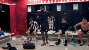 Bastidores do Santos: Festa e Rodinei após vitória sobre São Paulo