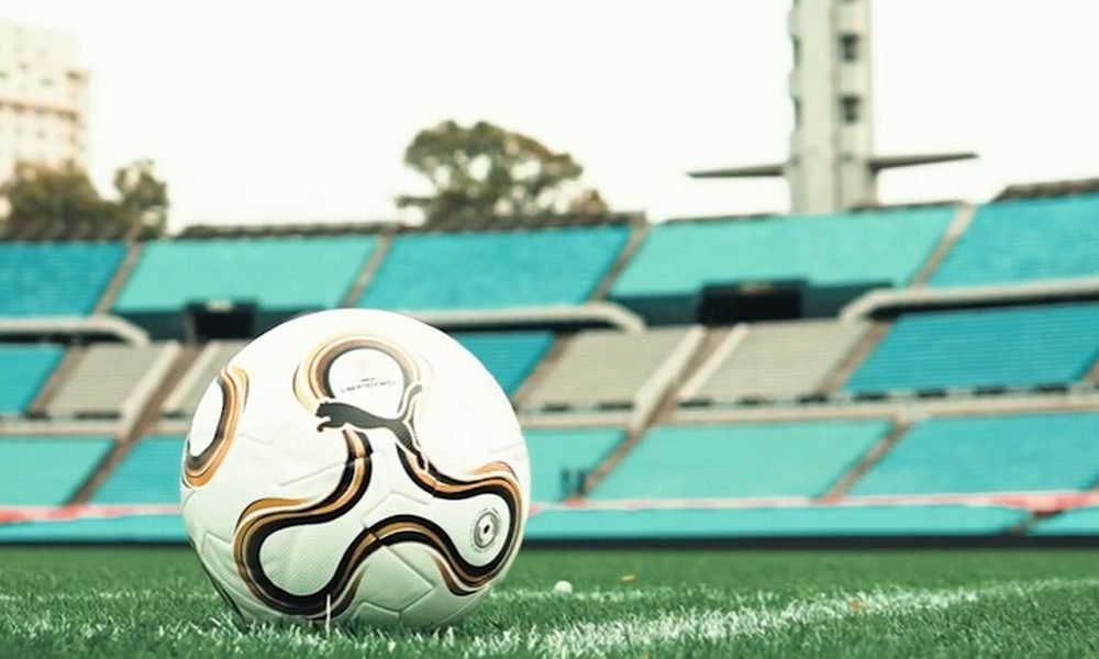 Presidente da Conmebol revela bola que será usada na final da Libertadores entre Palmeiras e Estudiantes