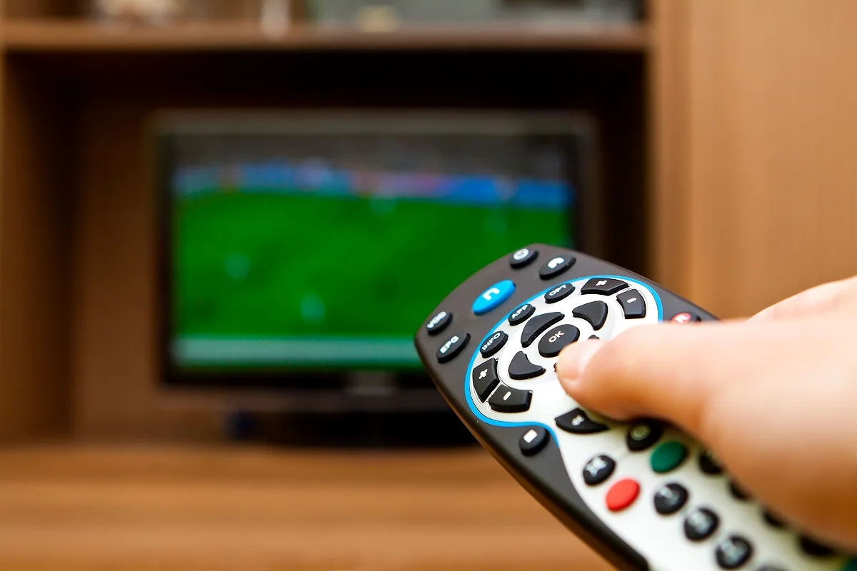 Futebol na TV hoje: descubra o que assistir nesta segunda-feira (5)