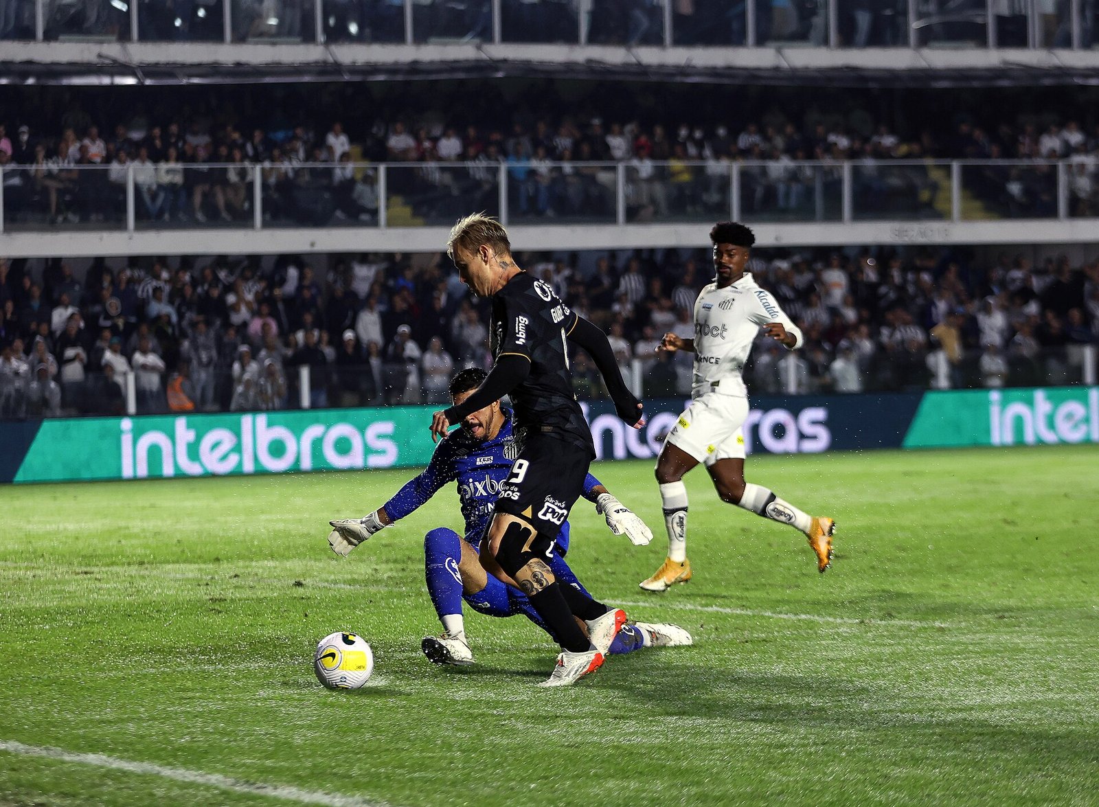 Copa do Brasil - Santos 1 x 0 Corinthians - Roger Guedes superando o goleiro João Paulo
