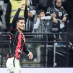 Renê quase foi do Corinthians antes do Vitória