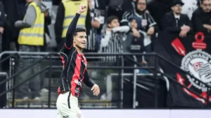 Renê quase foi do Corinthians antes do Vitória