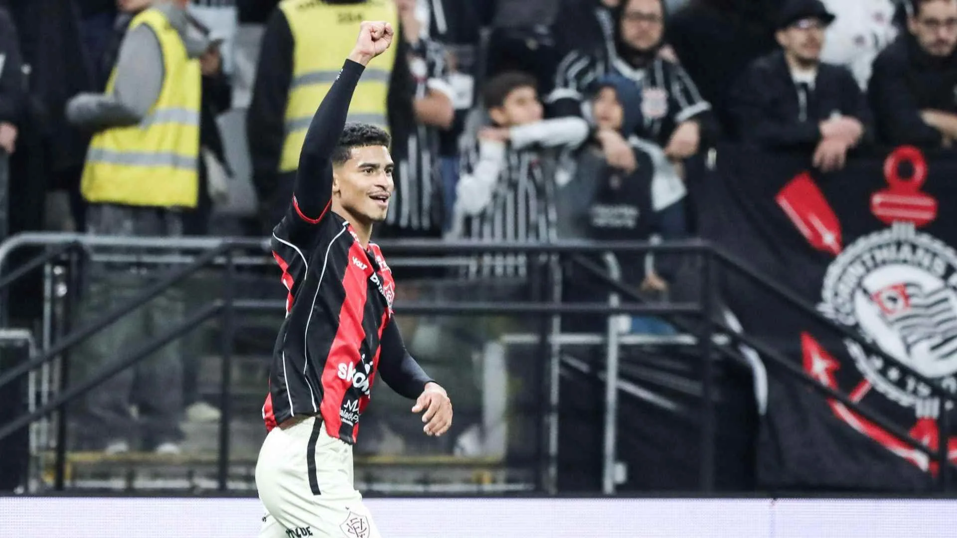 Renê quase foi do Corinthians antes do Vitória