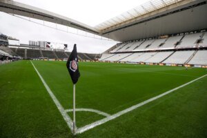 Corinthians relembra Democracia Corintiana e incentiva torcedores a votar