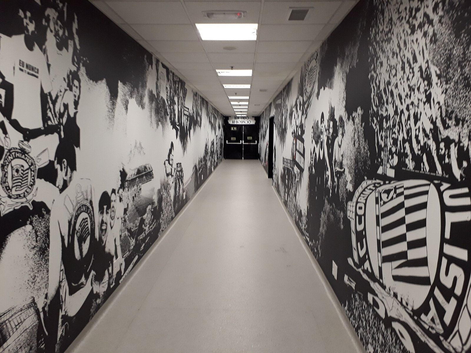 Corredor acesso vestiários Arena Corinthians