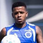 Arroyo preocupa Cruzeiro e deixa partida contra o Remo antes do intervalo