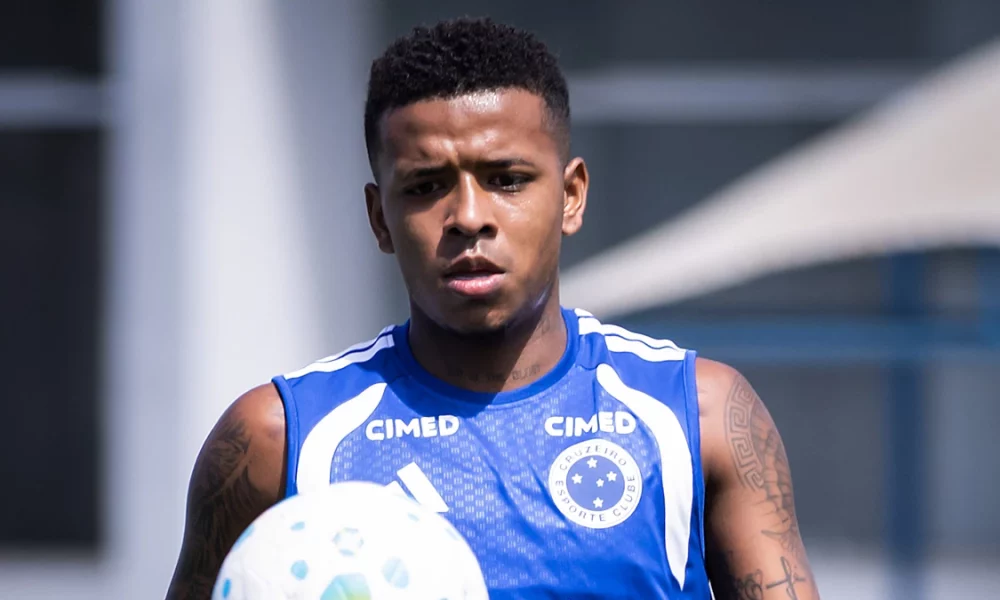 Arroyo preocupa Cruzeiro e deixa partida contra o Remo antes do intervalo
