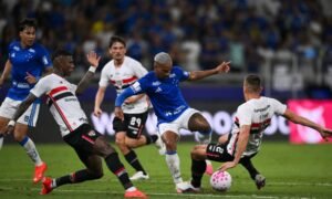 Cruzeiro vence o São Paulo em casa e entra no G4 do Brasileirão