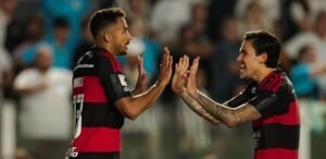 Danilo marcou para o Flamengo, mas não comemorou em respeito ao seu ex-clube