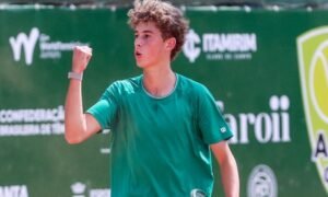 Atleta da casa vira sobre canadense e vai às quartas na ADK Juniors Cup - 17ª Copa Santa Catarina de Tênis - em Itajaí (SC)