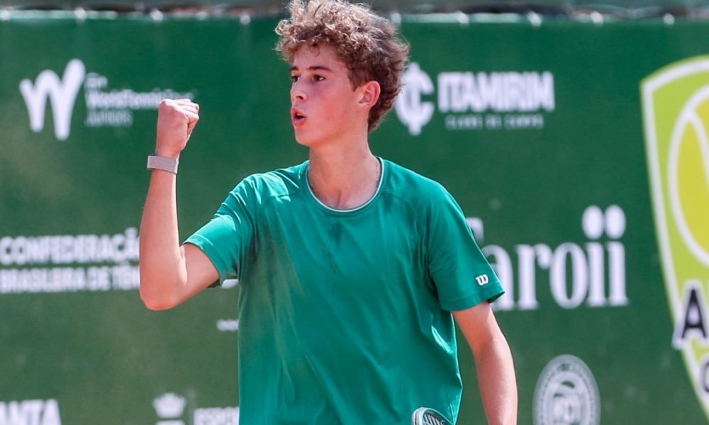 Atleta da casa vira sobre canadense e vai às quartas na ADK Juniors Cup - 17ª Copa Santa Catarina de Tênis - em Itajaí (SC)
