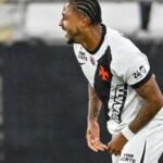David comemora gol do Vasco contra o Botafogo, no Estádio Nilton Santos, pelo Brasileirão