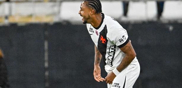 David comemora gol do Vasco contra o Botafogo, no Estádio Nilton Santos, pelo Brasileirão
