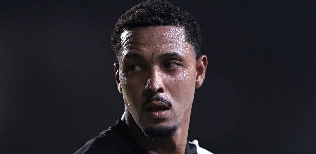 David, do Vasco, em ação durante jogo contra o Olimpia, pela Sul-Americana