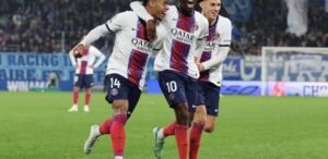 Dembélé comemora gol pelo PSG contra o Strasbourg pelo Campeonato Francês