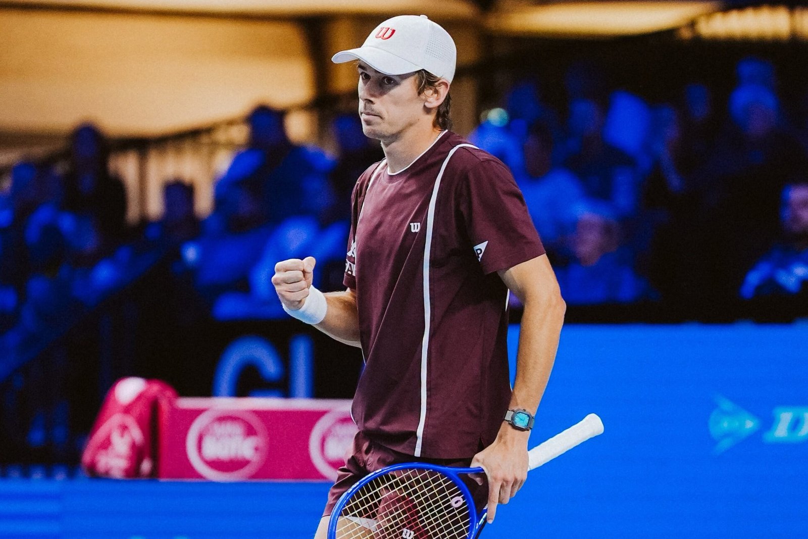 De Minaur supera Berrettini e desafia Zverev na semifinal em Viena