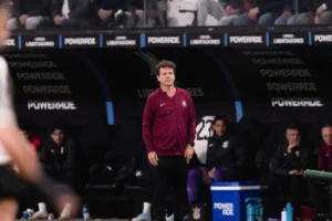 Corinthians pode demitir Diniz se perder para o Internacional, diz Casagrande
