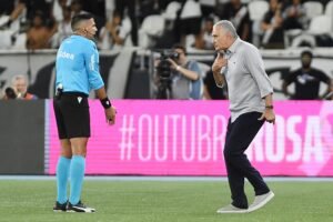 Tite é absolvido por unanimidade no STJD e poderá voltar ao comando do Botafogo contra a Chapecoense