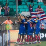 Em jogo de cinco gols, Bahia bate São Paulo e volta a vencer no Brasileirão
