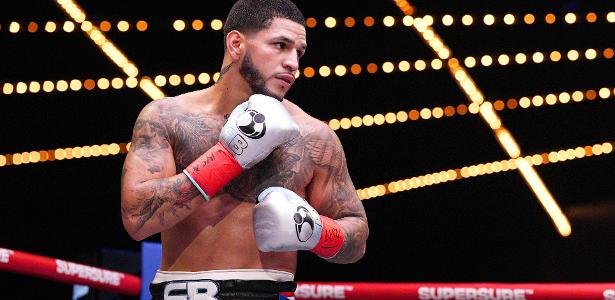 Edgar Berlanga, boxeador acusado de violência contra a mãe de seu filho