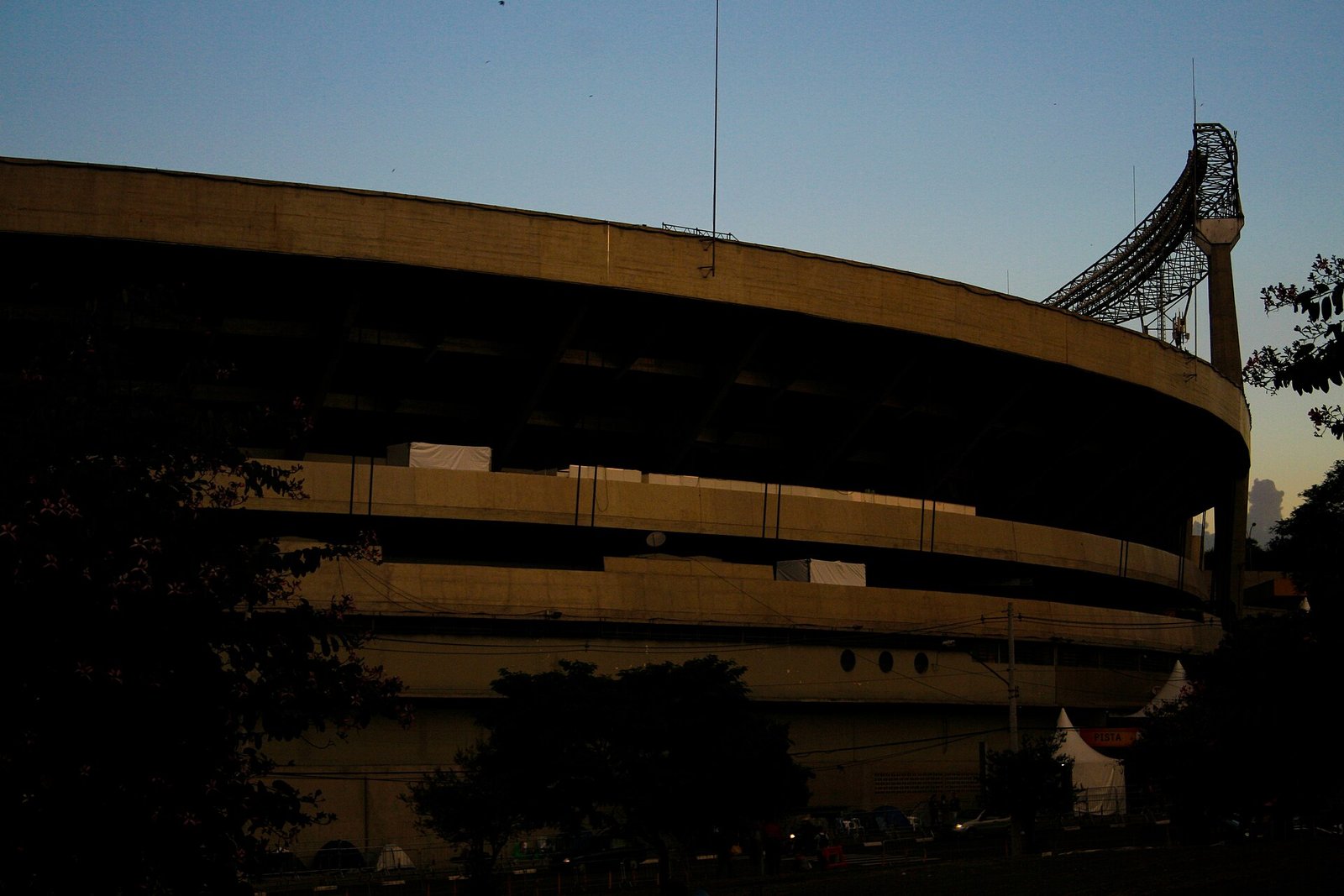 Estádio Cícero Pompeu de Toledo (Estádio do Morumbi)João Batista Vilanova Artigas