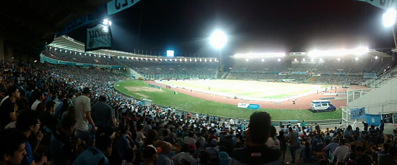 Estádio Mario Alberto Kempes, em Córdoba, em jogo entre Belgrano e River Plate