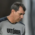 Corinthians procura cinco técnicos após demitir Fernando Diniz