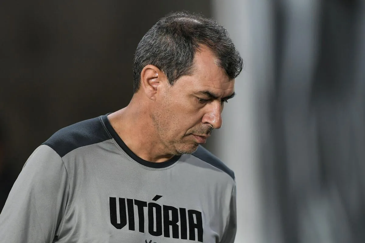 Corinthians procura cinco técnicos após demitir Fernando Diniz