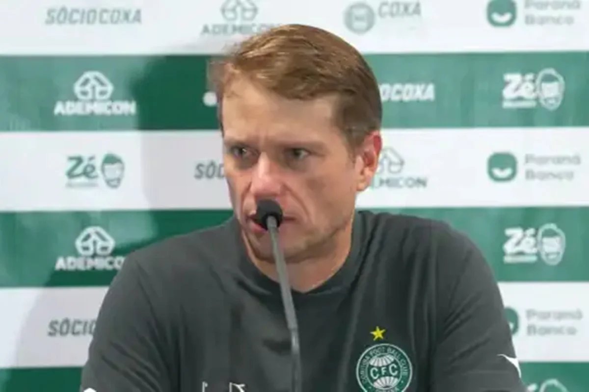 Coritiba anuncia demissão do técnico Fernando Seabra