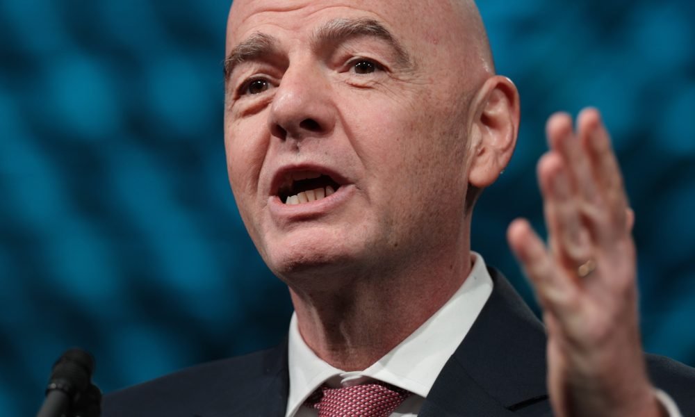 Candidato secreto surge como ameaça a reeleição de Infantino na Fifa