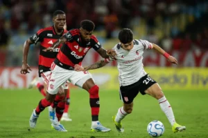 Futebol na TV hoje: quinta-feira tem Estudiantes x Flamengo e Liga Europa