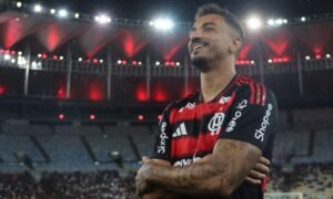 Danilo passará por cirurgia após choque com Fábio em Fla-Flu