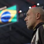 Leonardo Jardim simula lance de Pulgar, parabeniza arbitragem e diz: "Pessoas veem muita maldade"