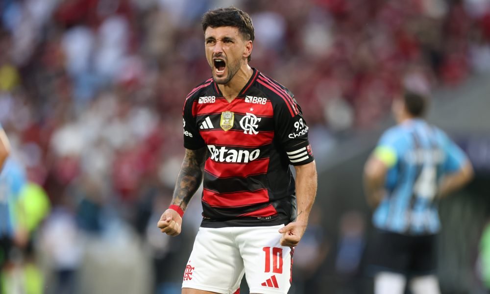 Flamengo pode receber valor milionário da FIFA por conta de Arrascaeta; entenda