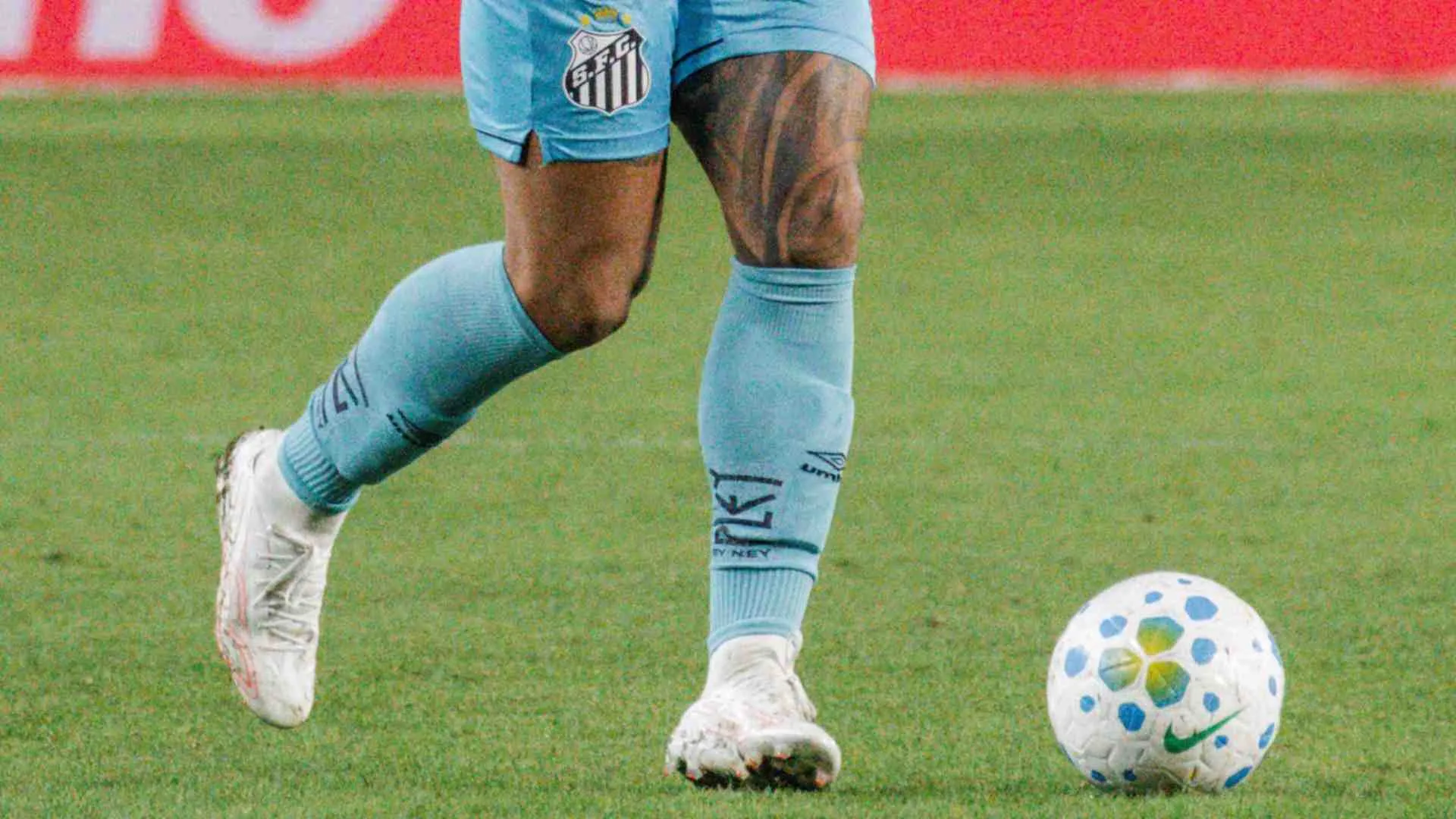 Futebol na TV hoje: onde assistir Santos x Flamengo e mais