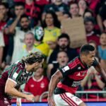 Alex Sandro parabeniza equipe e critica calendário: "Não é facíl jogar quinta e domingo"