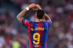 Gabriel Jesus tem média de um gol a cada 44 minutos pelo Barcelona
