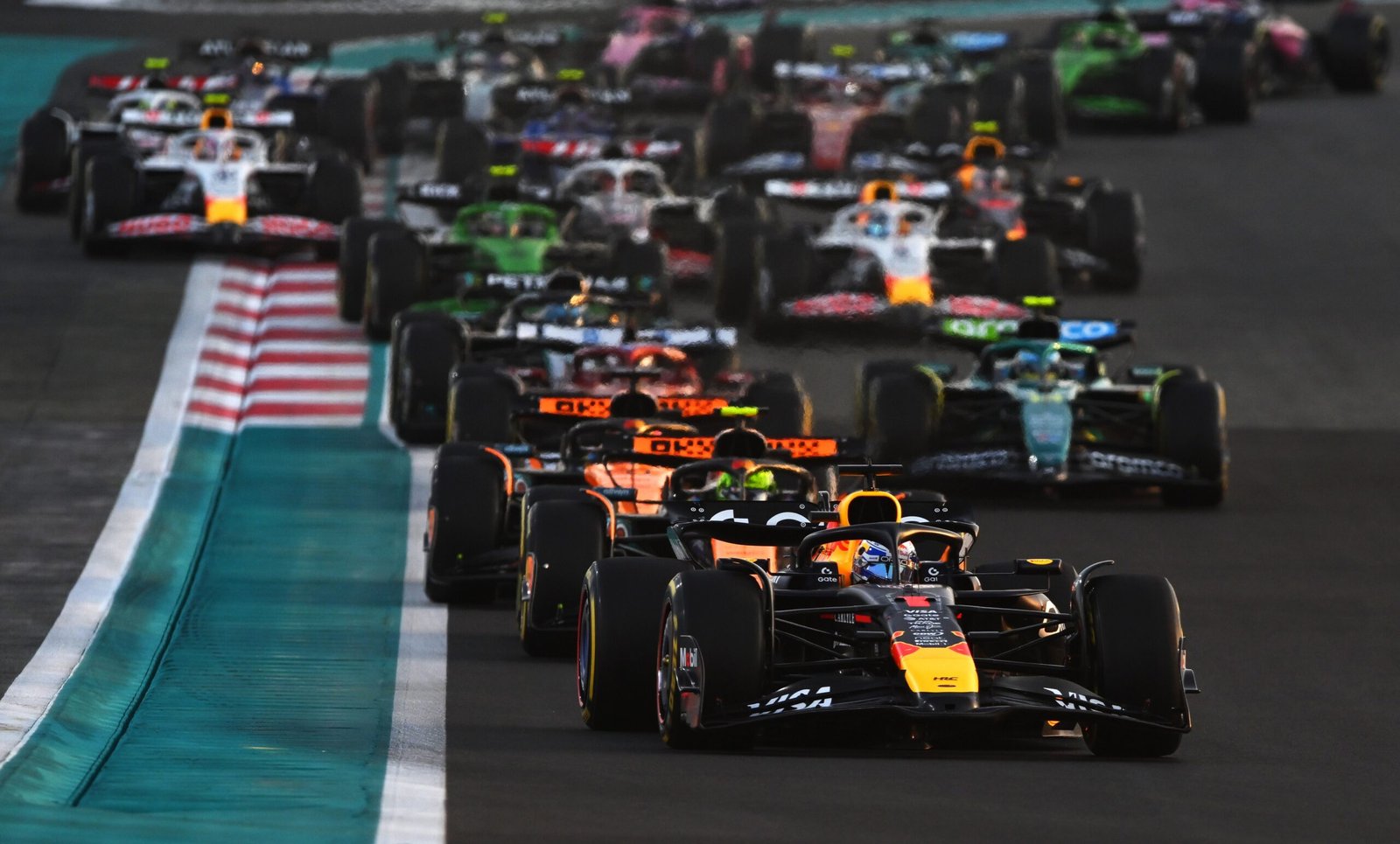 Presidente da F1 diz que vai manter Catar e Abu Dhabi no calendário de 2026