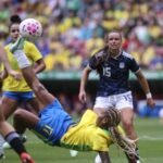 Geyse, jogadora do Brasil no lance do seu gol durante partida amistosa contra a Argentina de futebol profissional feminino.