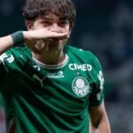 Giay fez dois gols do Palmeiras na vitória por 4 a 1 sobre o Corinthians, pelo Brasileirão, no domingo (11)