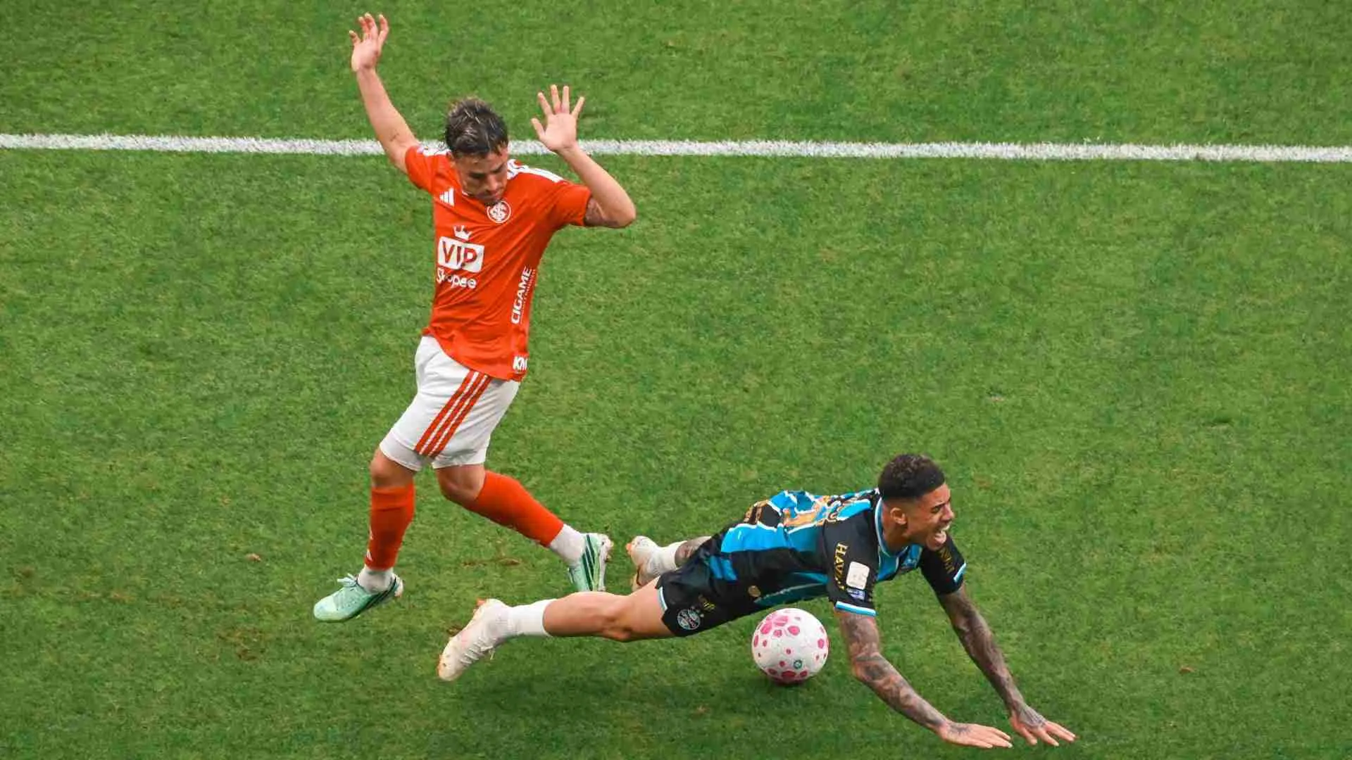 CBF admite erro em pênalti não marcado no Gre-Nal