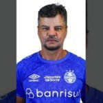 Auxiliar técnico do Grêmio, Alexandre Mendes é preso em Porto Alegre