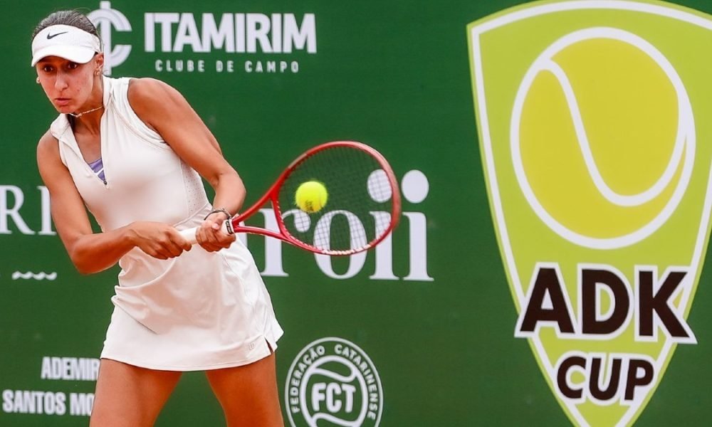 Catarinenses Lara Hass e Clara Coura vencem e se enfrentam na semifinal na ADK Juniors Cup - 17ª Copa Santa Catarina de Tênis - em Itajaí (SC)