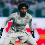 Hugo Souza rebate críticas e admite medo de rebaixamento do Corinthians