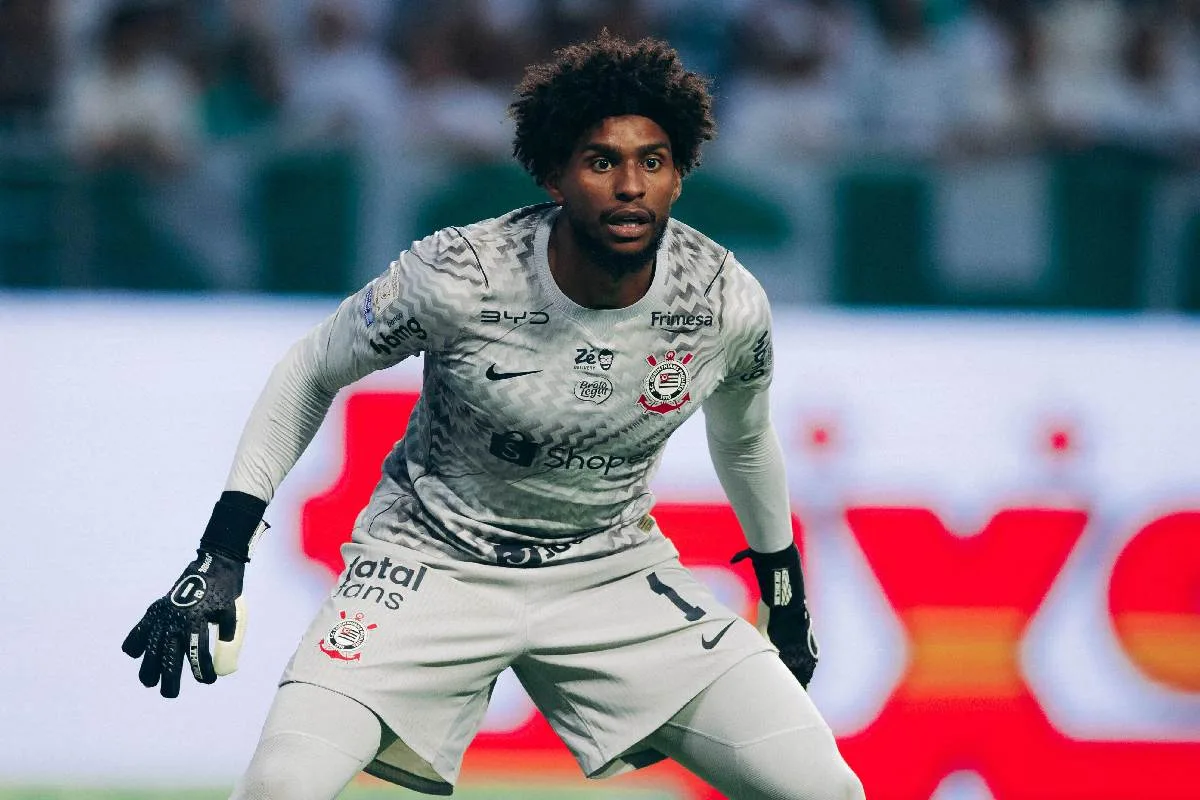 Hugo Souza rebate críticas e admite medo de rebaixamento do Corinthians