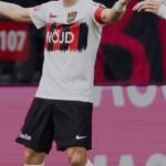 Jogo tem 11 gols no segundo tempo e vitória no último lance na Europa