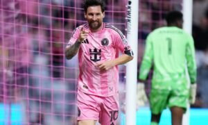 Messi faz dois gols contra o Atlanta United e se aproxima de marca histórica