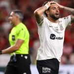 Corinthians perde para Inter e fica ameaçado na tabela